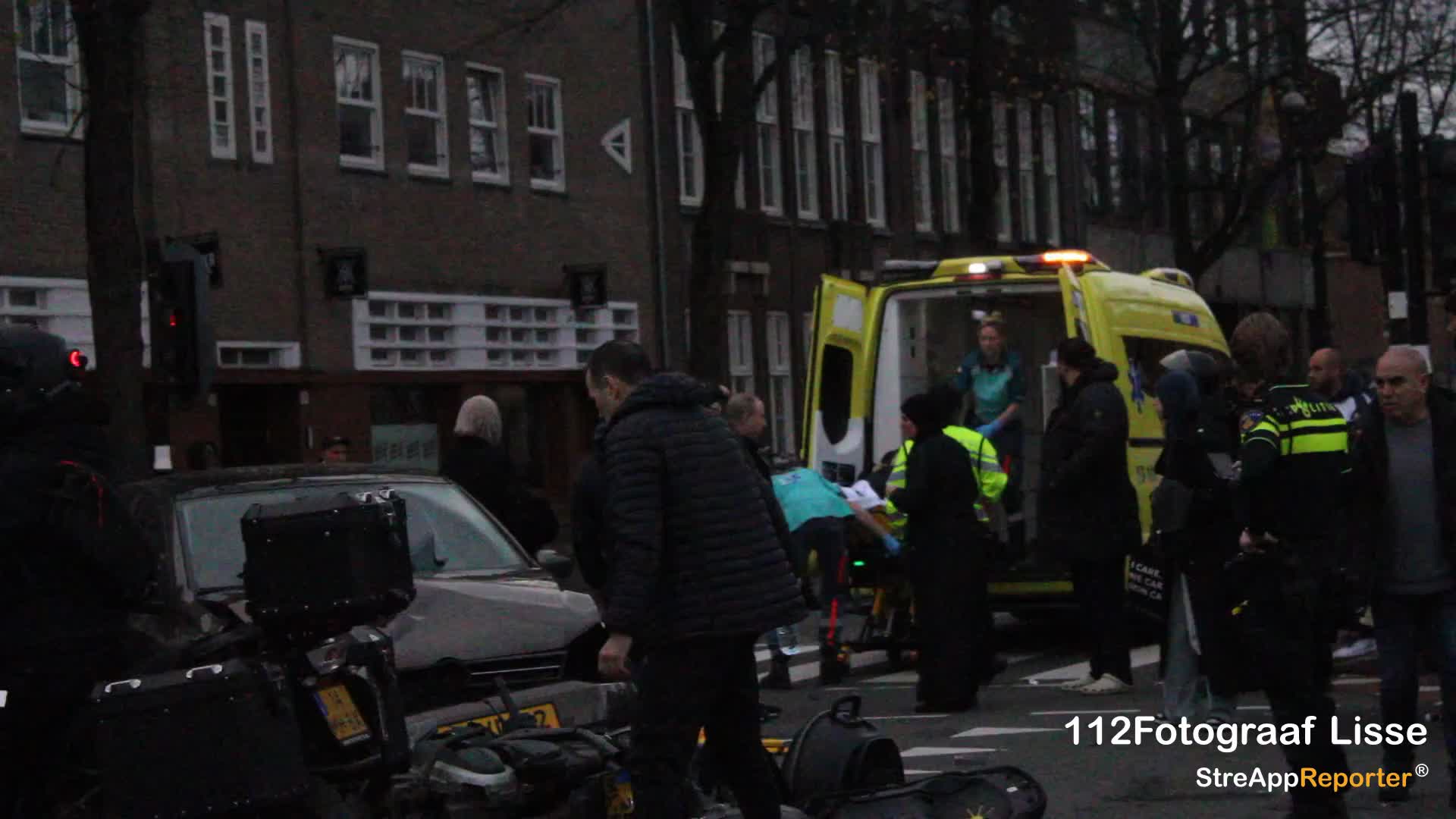 Frontale botsing op de Molukkenstraat in Amsterdam