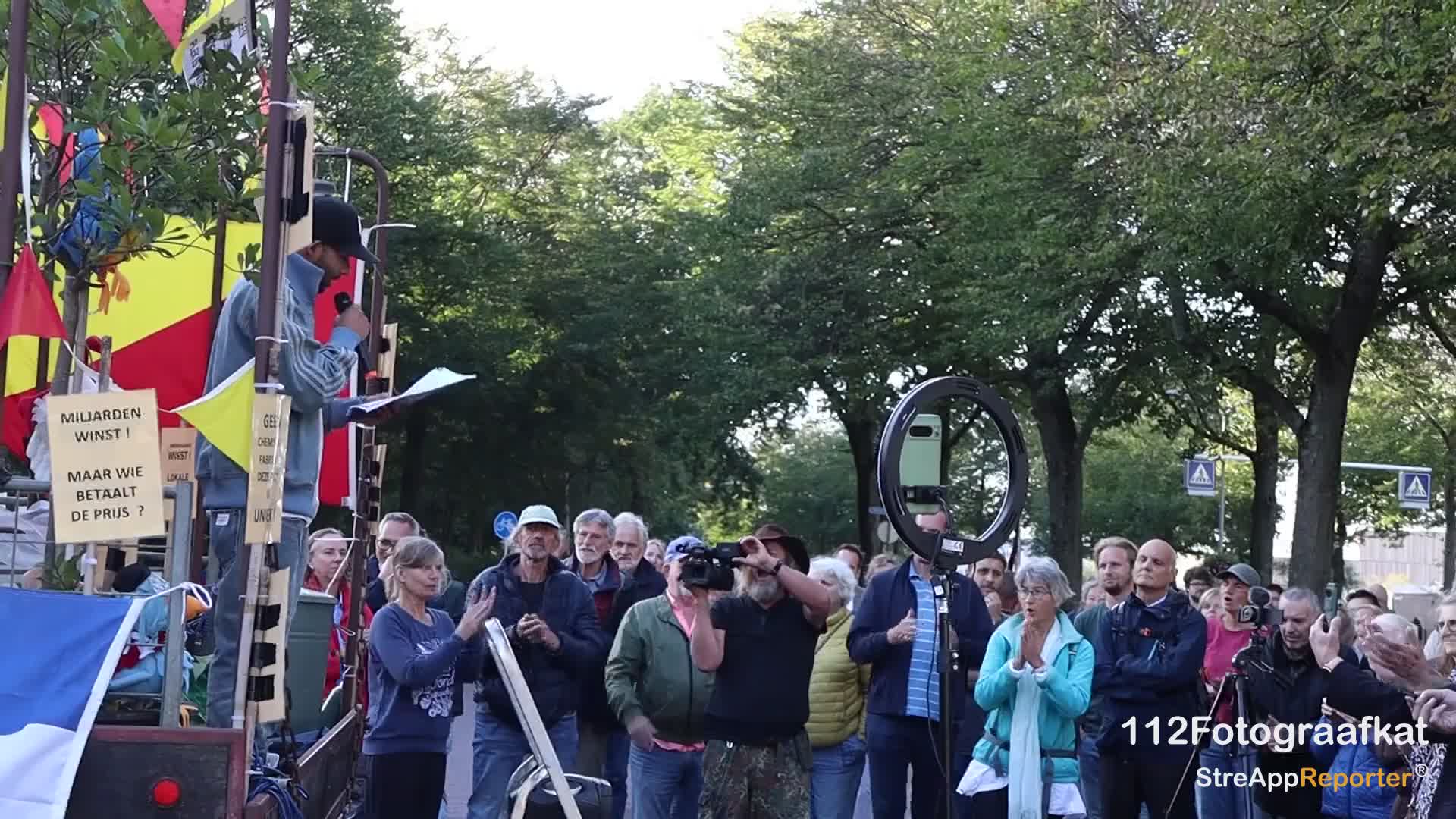 Demonstratie tegen komst Eli Lilly bij gemeentehuis Katwijk