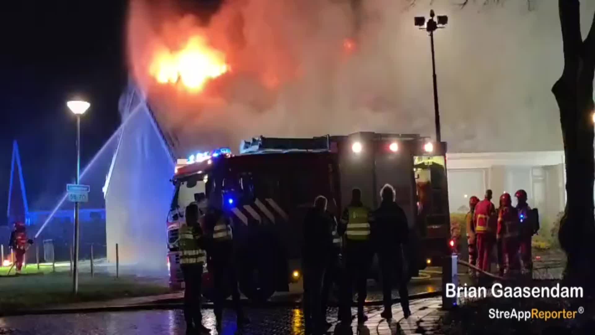 Meerdere woningen verwoest door brand in Nieuwe Pekela