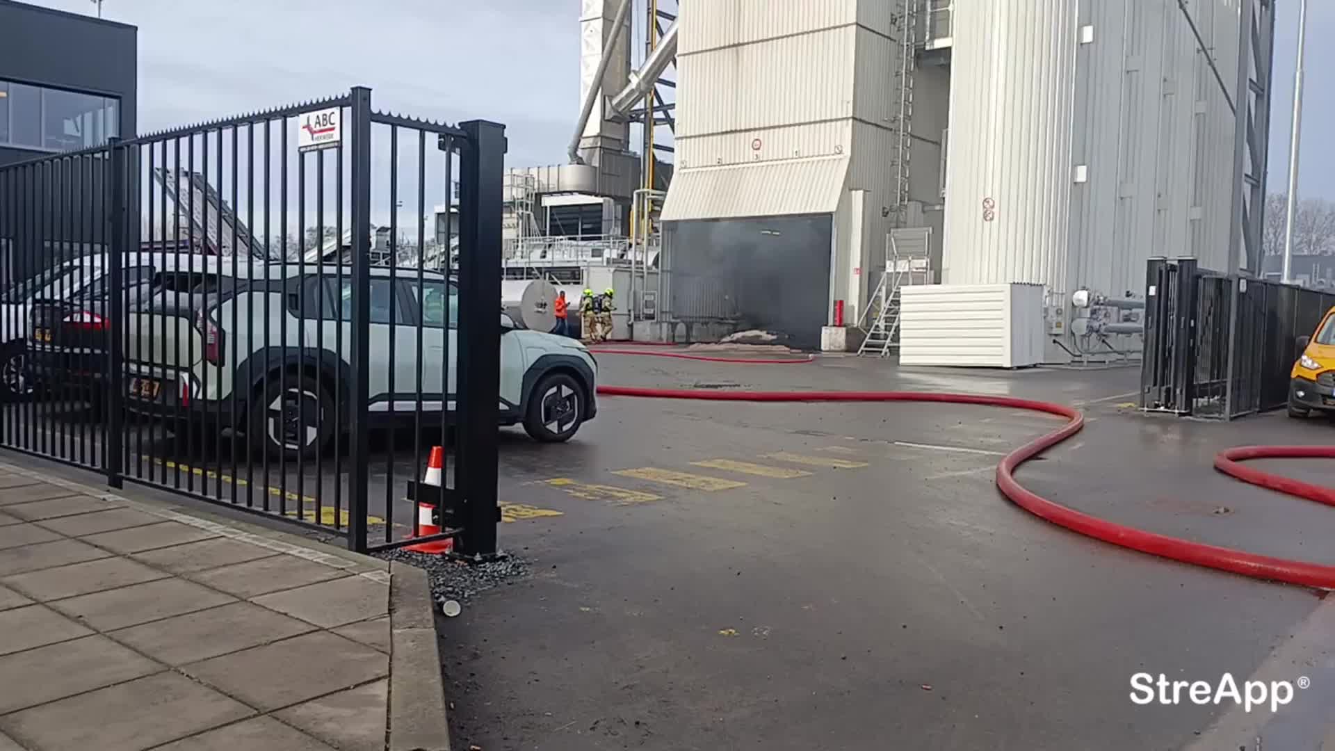 Brandweer uitgerukt na rookontwikkeling bij asfaltfabriek