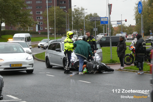 Scooterrijdster gewond na aanrijding met auto Rochussenstraat Rotterdam 