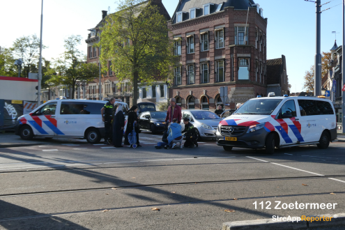 Auto rijdt voetganger aan