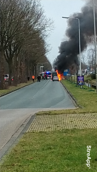 Bedrijfsbusje verwoest door brand op Noorderhogeweg