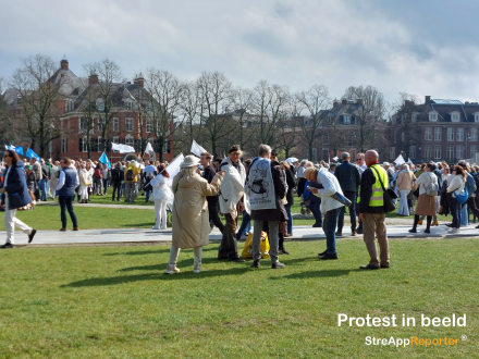 Flashmob voor vrede op Museumplein