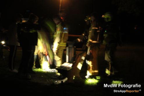 Jongeren steken prullenbak in brand