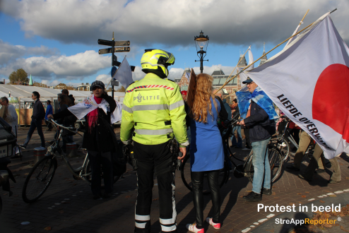 Protest vredesactivisten in Amsterdam