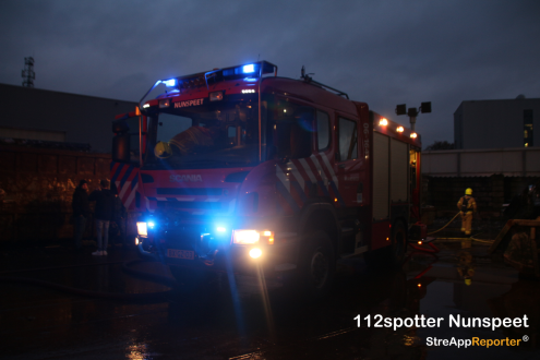 Brand bij oud ijzerhandel in Nunspeet