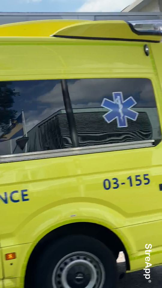 Ambulance met spoed naar een melding.